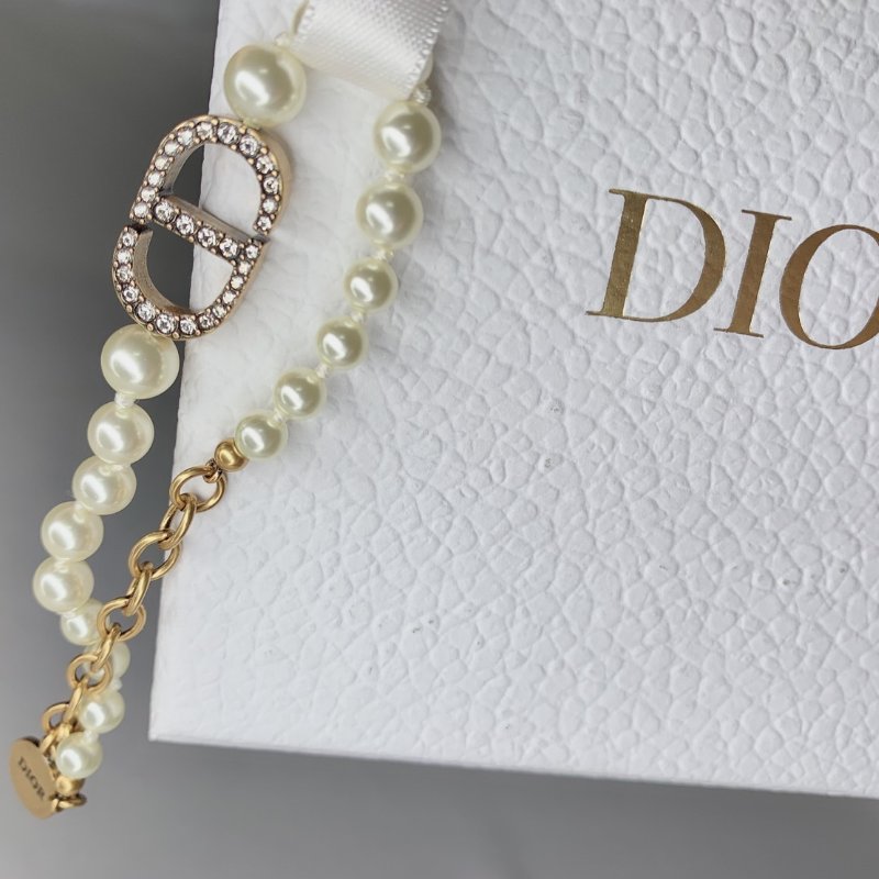 DIOR MONTAIGNE 30樹脂珍珠水鑽手鏈-4