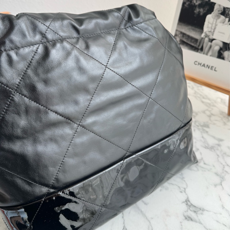 Chanel黑色拼漆皮22bag小號-10
