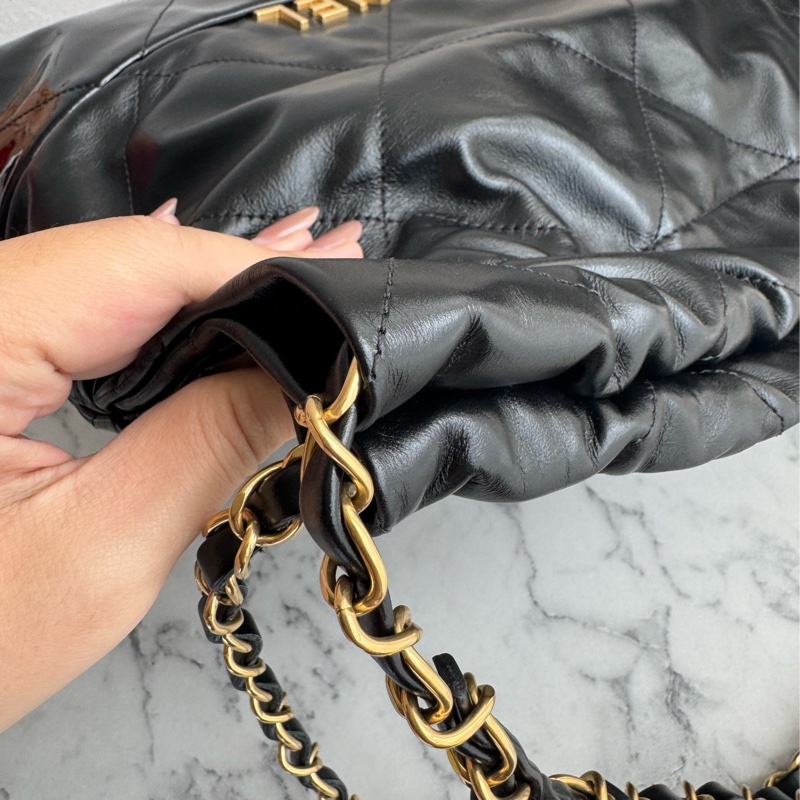 Chanel黑色拼漆皮22bag小號-16