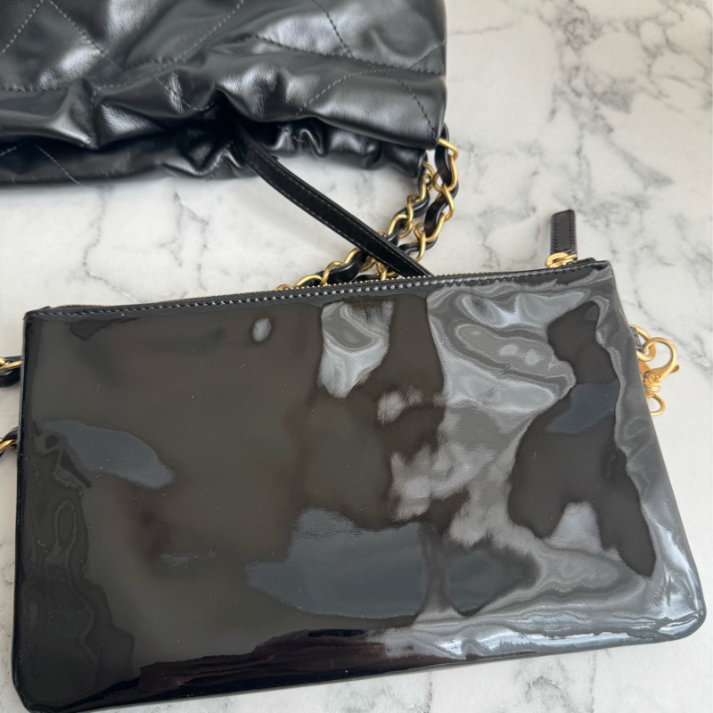 Chanel黑色拼漆皮22bag小號-34