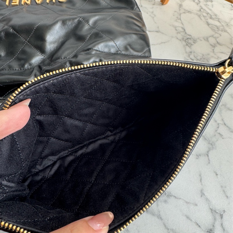 Chanel黑色拼漆皮22bag小號-37