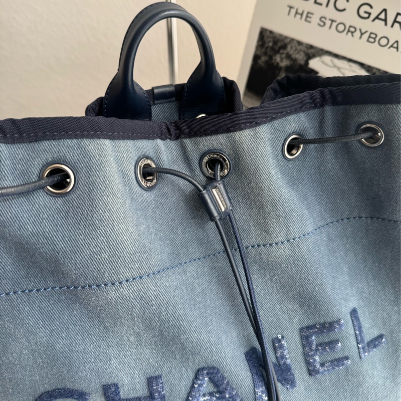 Chanel淺藍丹寧亮片字母後背包-67