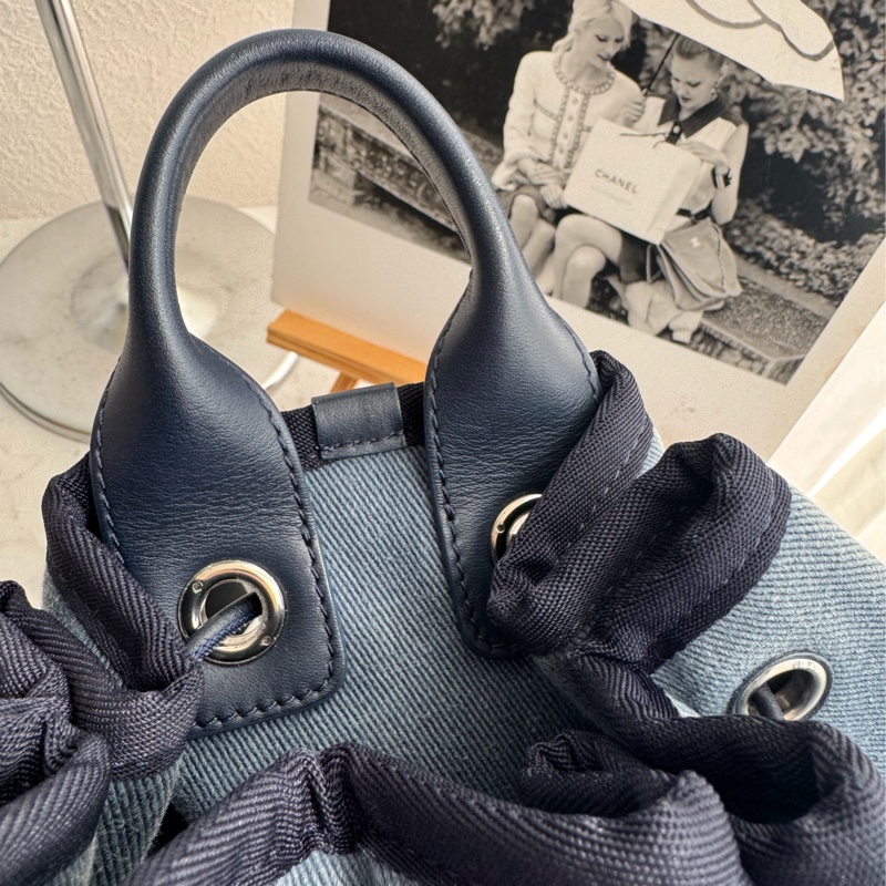 Chanel淺藍丹寧亮片字母後背包-68