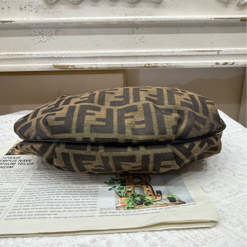 Fendi 月亮包-8