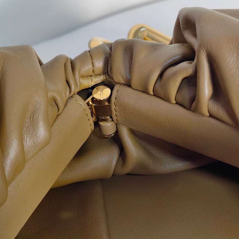 Bottega Veneta 鏈條雲朵包系列-6