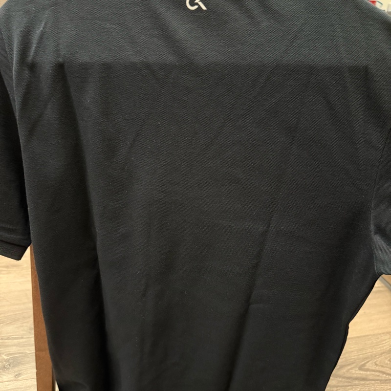CK男款藍白字樣黑色Polo衫-4
