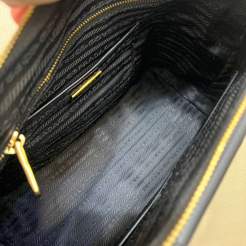 Prada 黑尼龍黑牛皮金釦手提斜背包-12