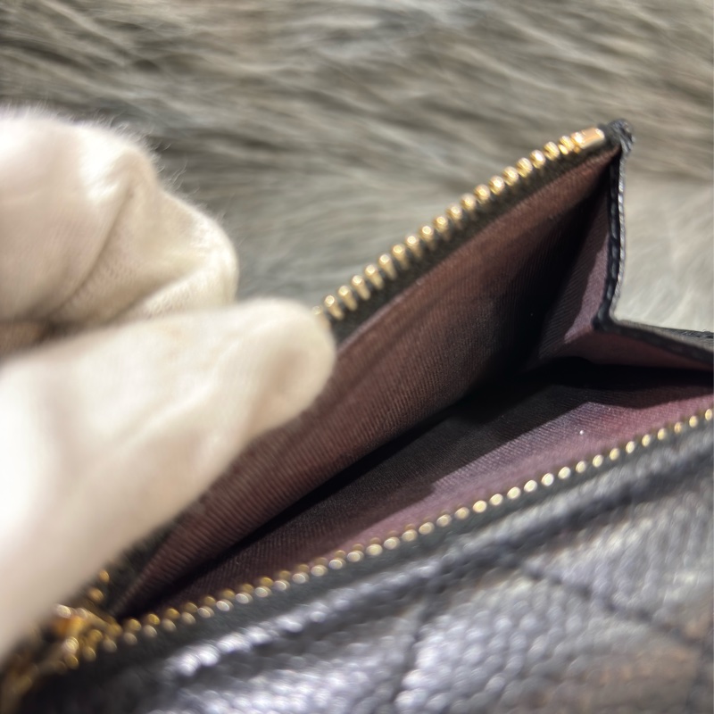 CHANEL A82288 AP0231 黑 荔枝皮 金釦 零錢包 COCO 三折 短夾 皮夾-19