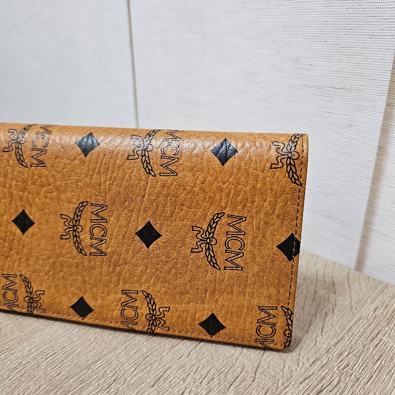 MCM 琥珀色牛皮Visetos對開長夾-2