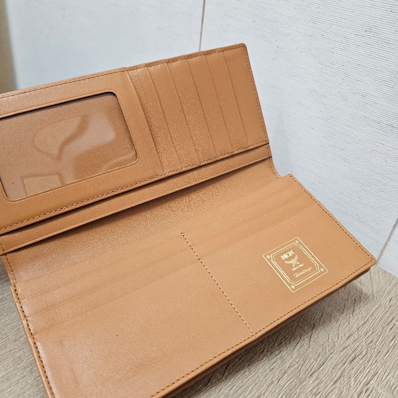 MCM 琥珀色牛皮Visetos對開長夾-3