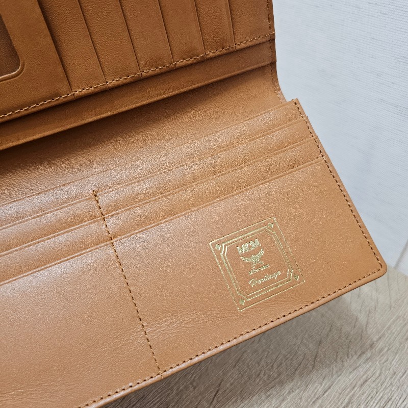 MCM 琥珀色牛皮Visetos對開長夾-4