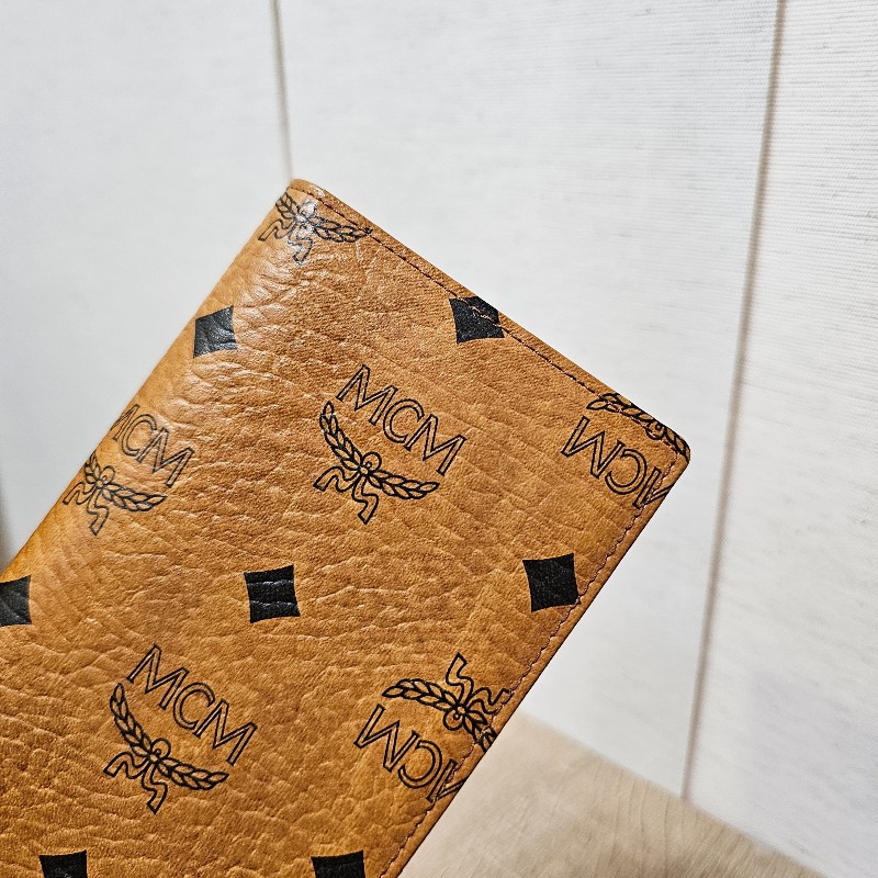 MCM 琥珀色牛皮Visetos對開長夾-7