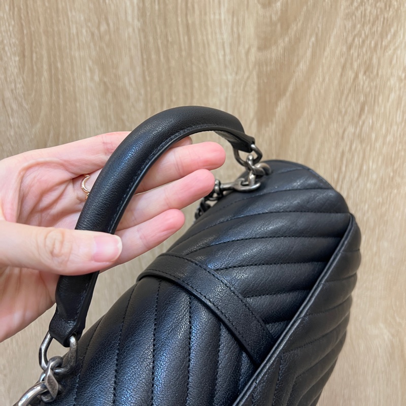 YSL 黑牛皮霧銀釦斜背學院包-5