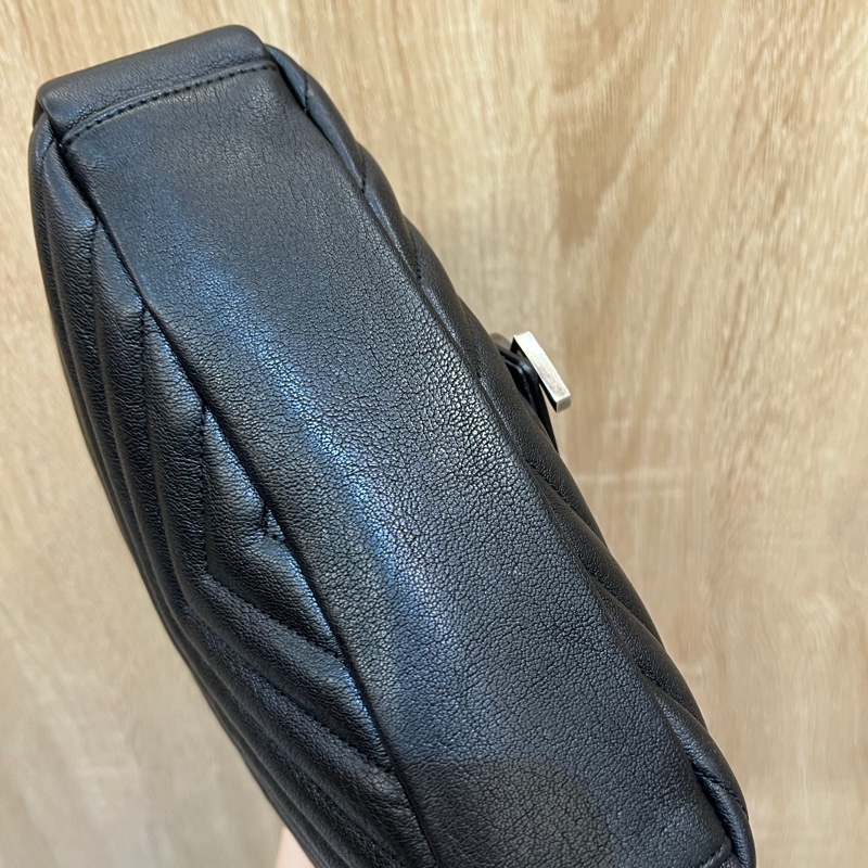 YSL 黑牛皮霧銀釦斜背學院包-6