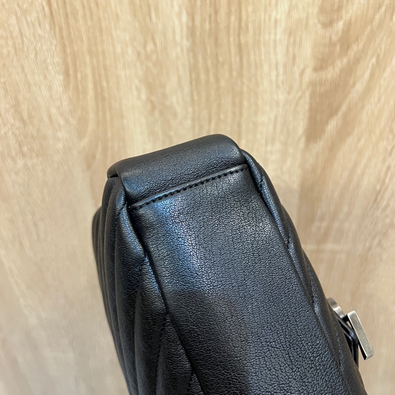 YSL 黑牛皮霧銀釦斜背學院包-7