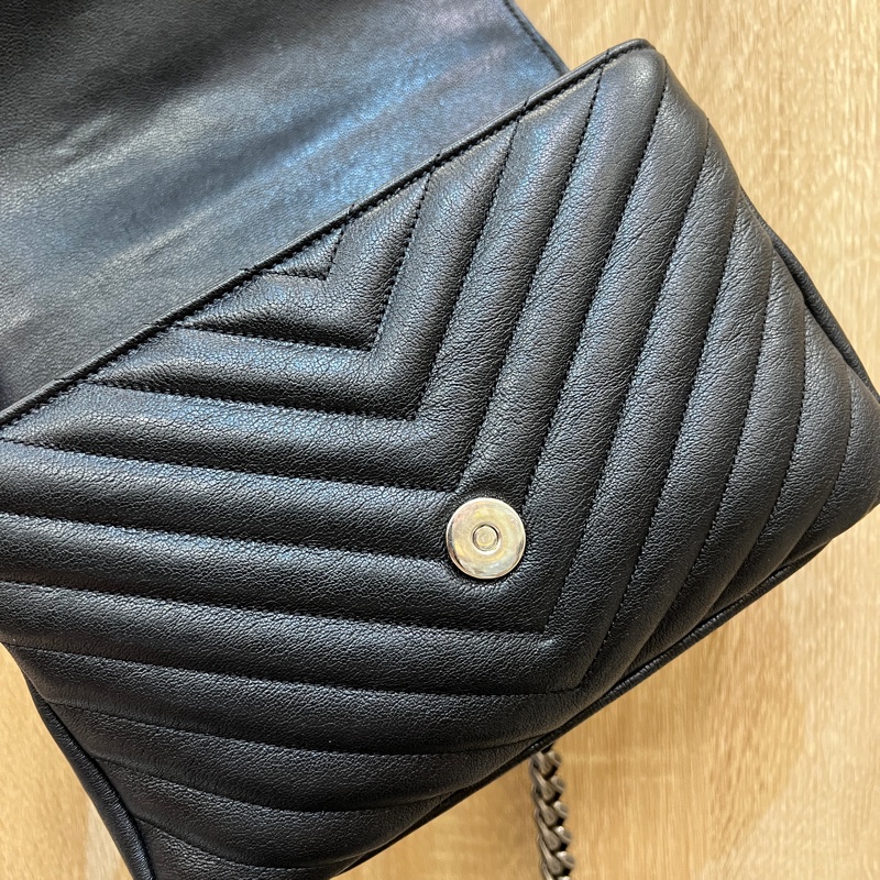 YSL 黑牛皮霧銀釦斜背學院包-10