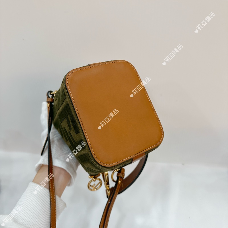 莉亞精品♡ 老花水桶包 咖 軍綠 二手美包-6