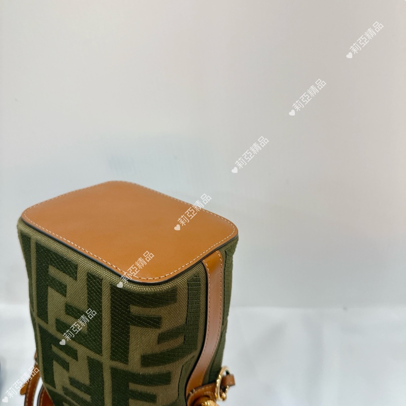 莉亞精品♡ 老花水桶包 咖 軍綠 二手美包-9