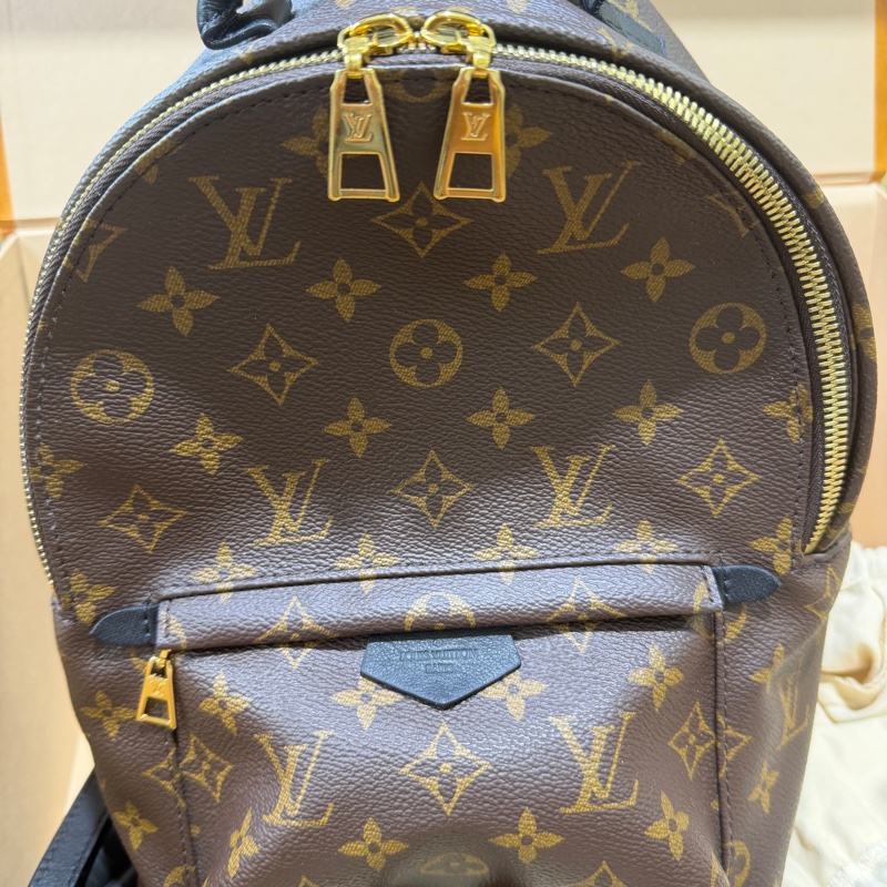 LV後背包-10
