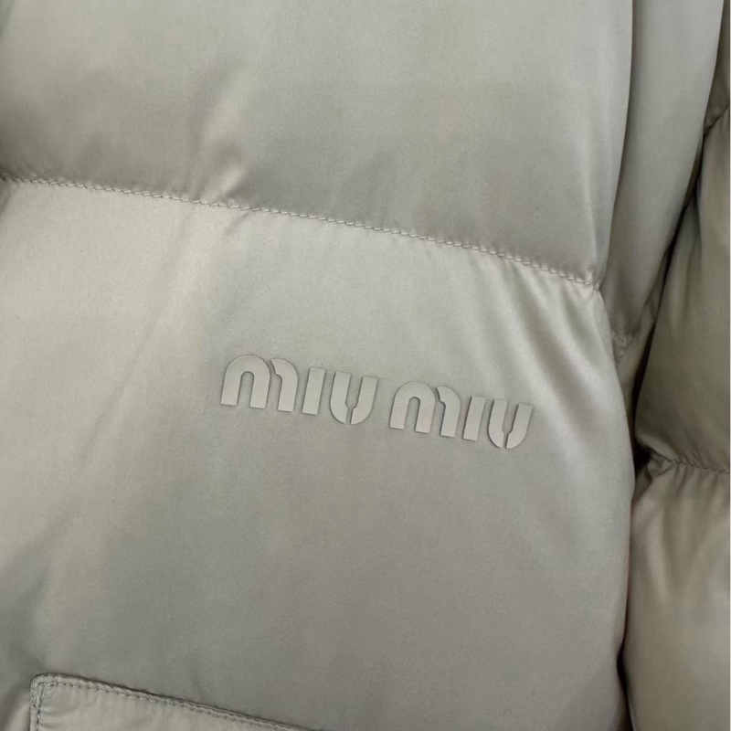 促銷品 MIU MIU 機能性緞面羽絨外套 沙色 #38 40 碼-2