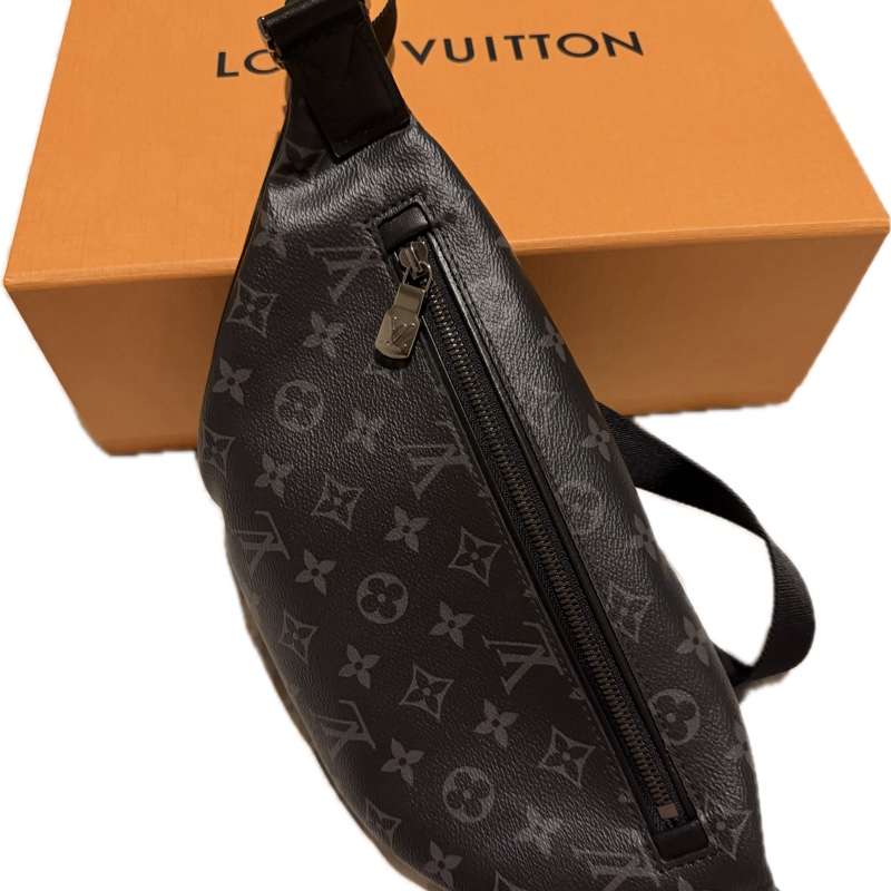LV Discovery 黑花腰包/胸包-2