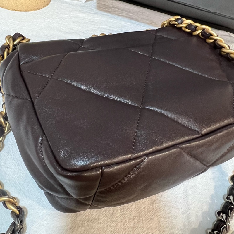 ෆ Chanel 19 Bag 巧克力棕🍫🈶購證 芯片款❤️-11