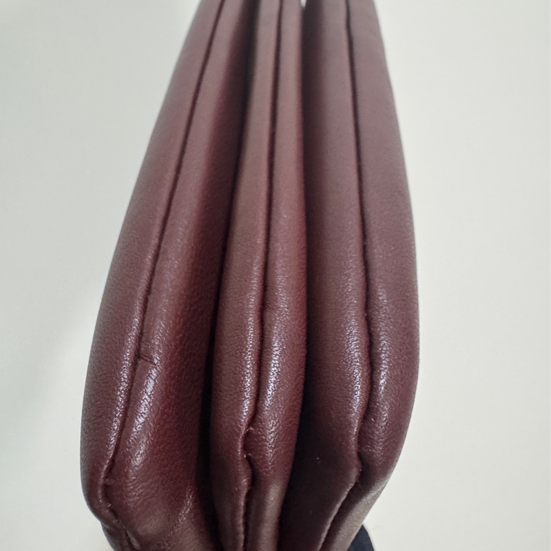 CELINE酒紅色小羊皮TRIO三層拉鍊斜背包-9