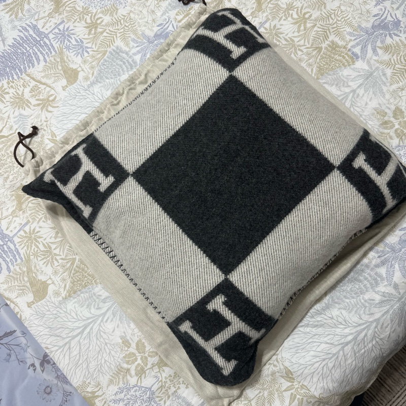 Hermes 全新 Avalon抱枕/靠枕 黑色-2