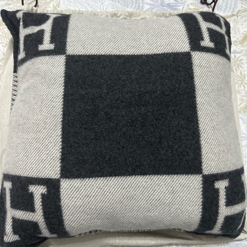 Hermes 全新 Avalon抱枕/靠枕 黑色-3