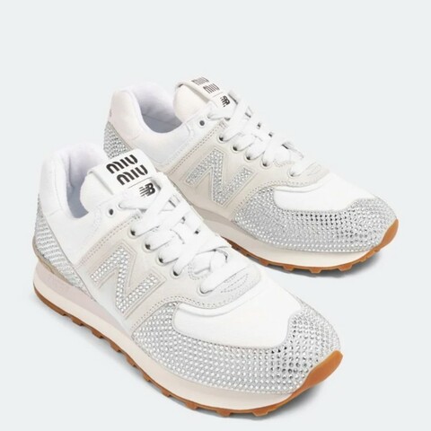 Miu Miu x New Balance 574全新聯名水晶球鞋