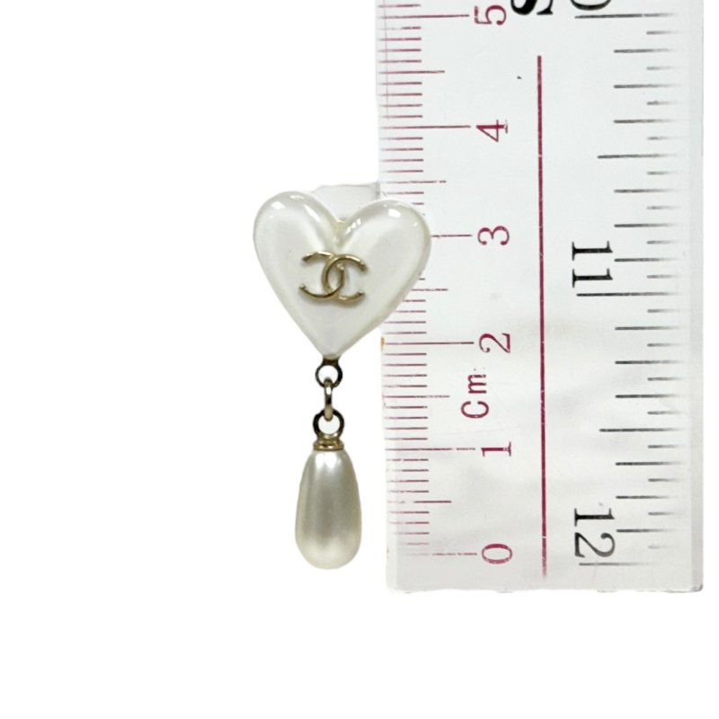 CHANEL CC 愛心 垂吊珍珠 耳環-10