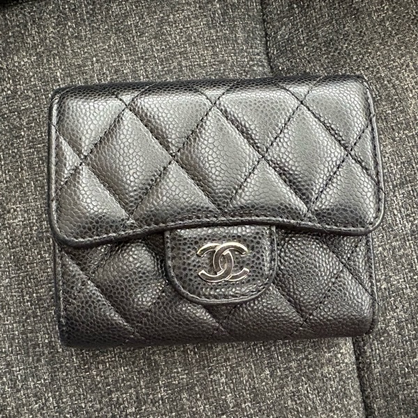 香奈兒經典三折短夾荔枝皮銀扣-5