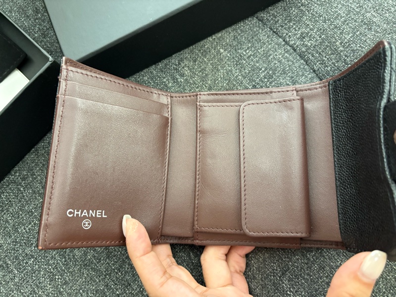 香奈兒經典三折短夾荔枝皮銀扣-8