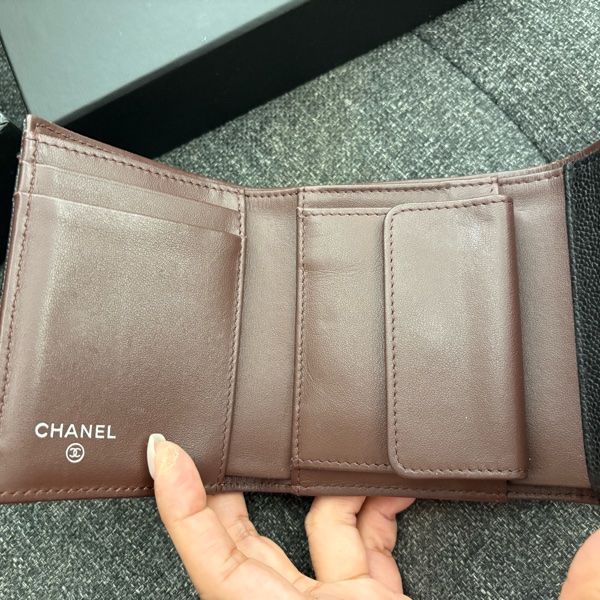 香奈兒經典三折短夾荔枝皮銀扣-11