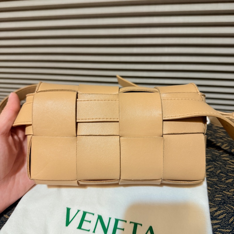 Bottega Veneta 羊皮8格腰包斜背包cassette-2