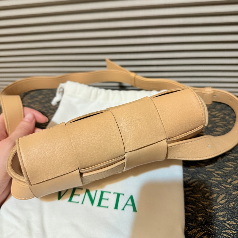 Bottega Veneta 羊皮8格腰包斜背包cassette-3