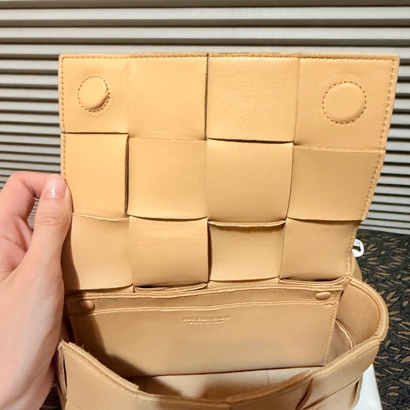 Bottega Veneta 羊皮8格腰包斜背包cassette-4