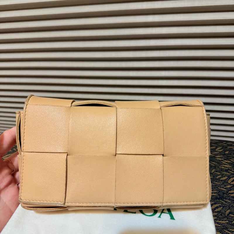 Bottega Veneta 羊皮8格腰包斜背包cassette-5