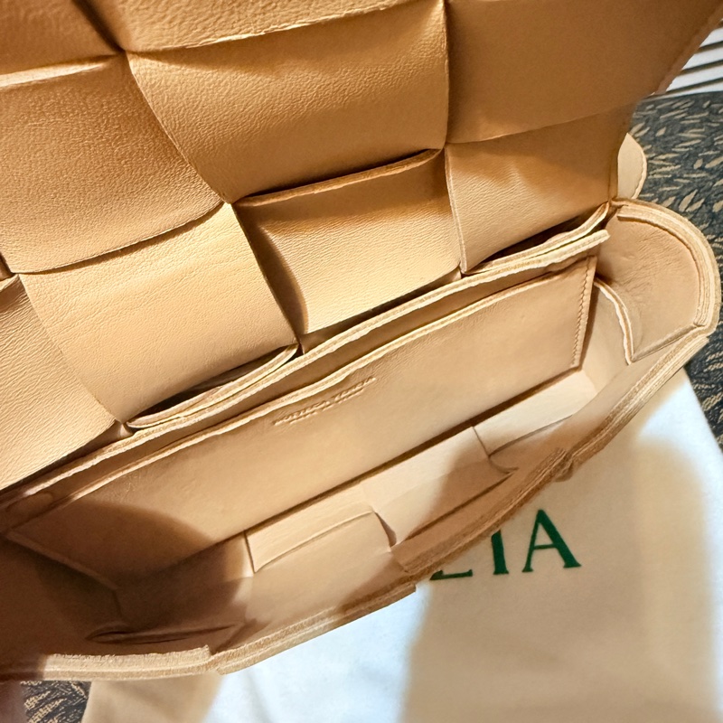 Bottega Veneta 羊皮8格腰包斜背包cassette-8