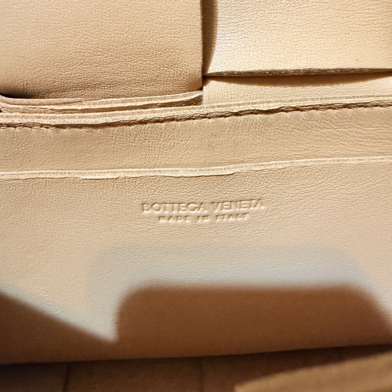 Bottega Veneta 羊皮8格腰包斜背包cassette-9