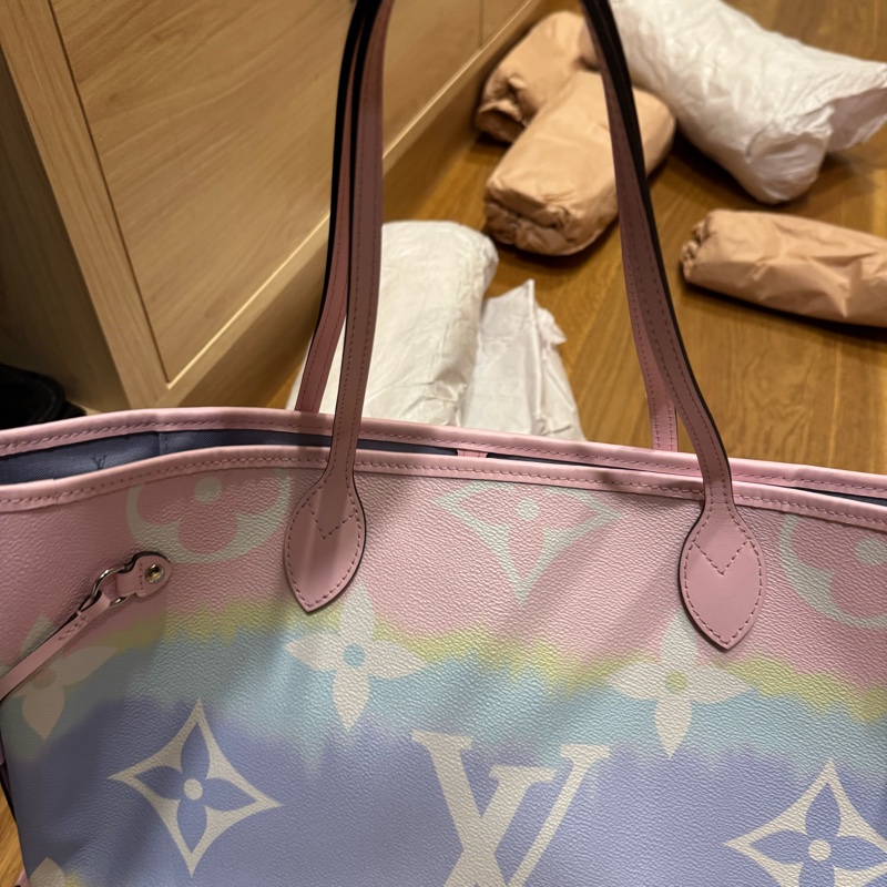 Lv escale neverfull-0