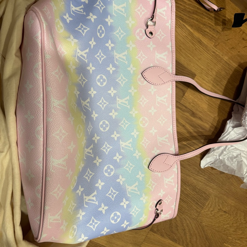 Lv escale neverfull-1