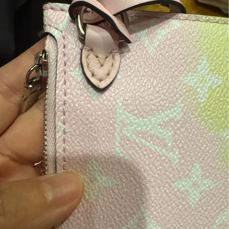 Lv escale neverfull-2