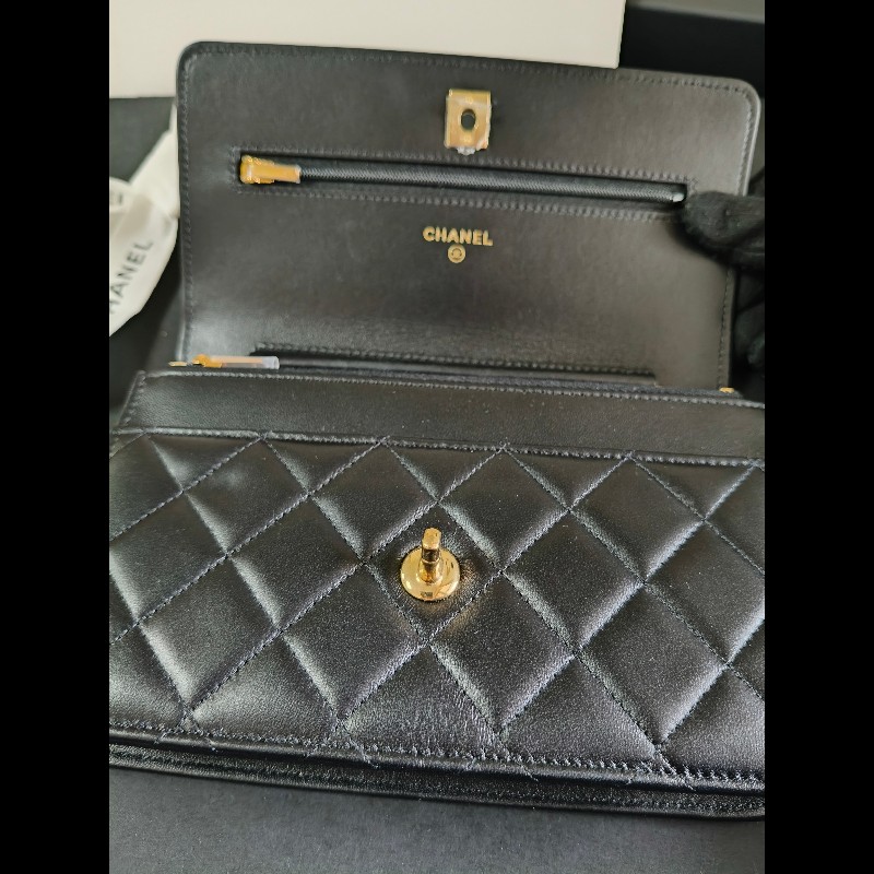 香奈兒 新款旋轉金扣WOC-4