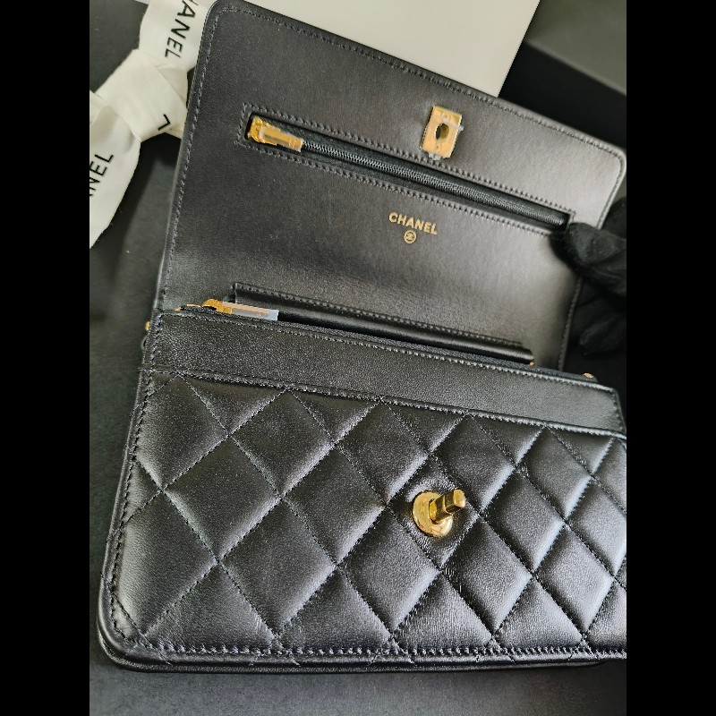 香奈兒 新款旋轉金扣WOC-7