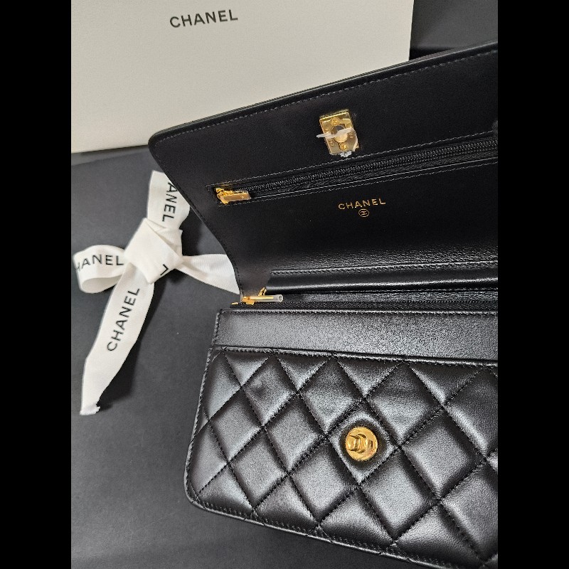 香奈兒 新款旋轉金扣WOC-9