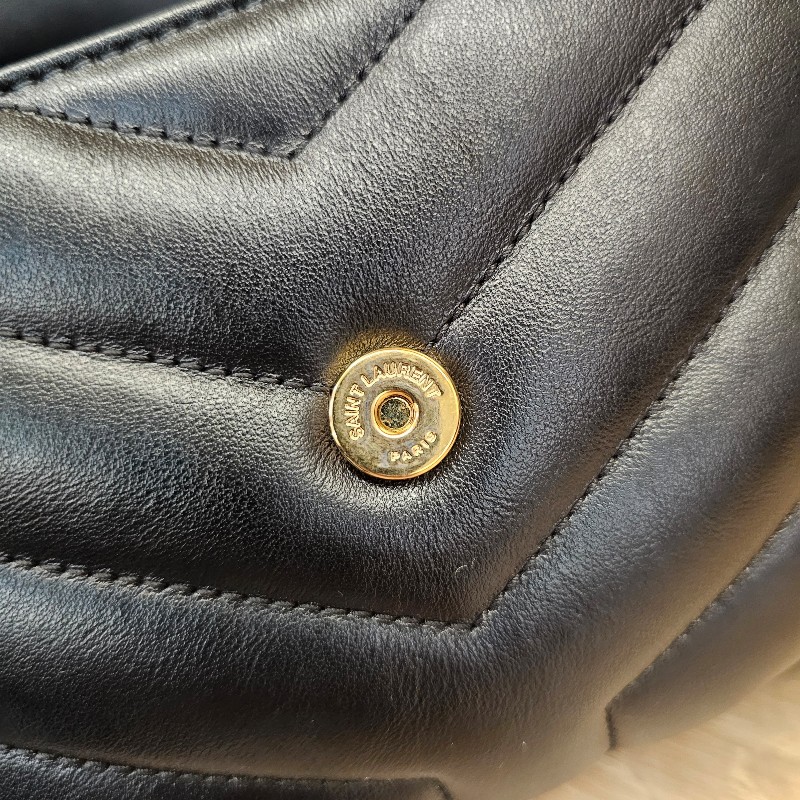 [熱門好物推推🥰] YSL 黑金釦LouLouToy斜背包-21