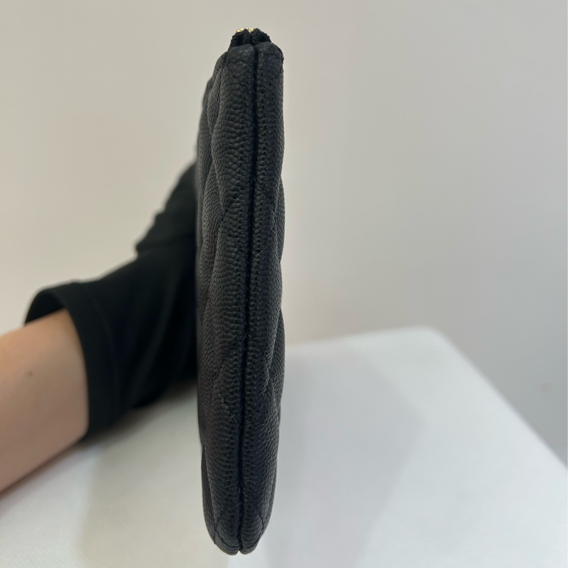 CHANEL 黑荔枝皮黑白琺瑯手拿包-3