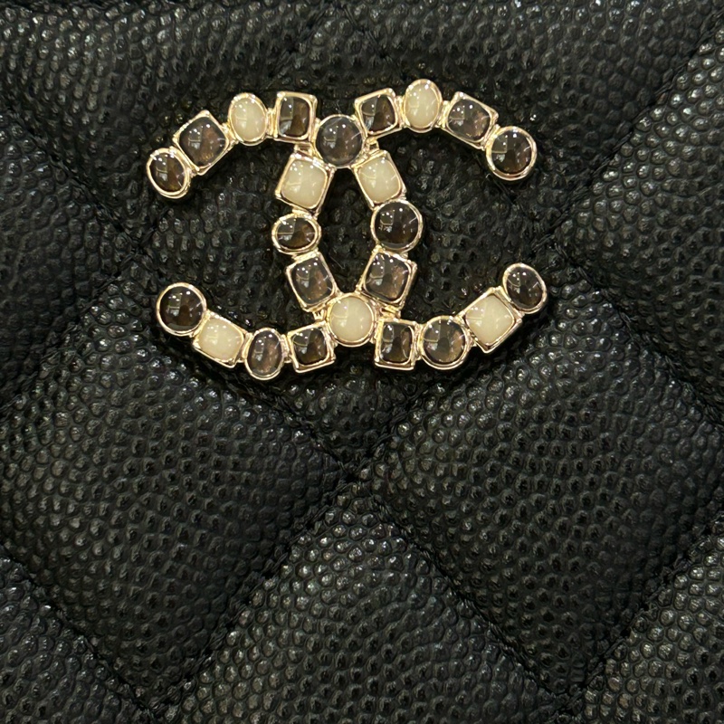 CHANEL 黑荔枝皮黑白琺瑯手拿包-10