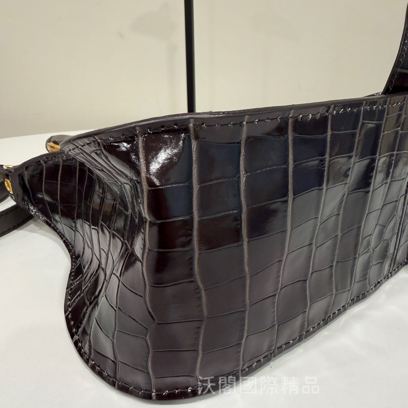 CHLOE鱷魚壓紋牛皮革馬鞍包-12
